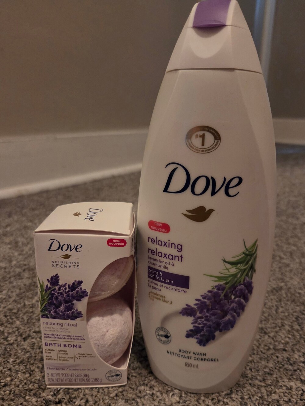 DOVE Relaxing Lavender & Chamomile Body Wash & Bath Bombs Set - Picture 3 of 4